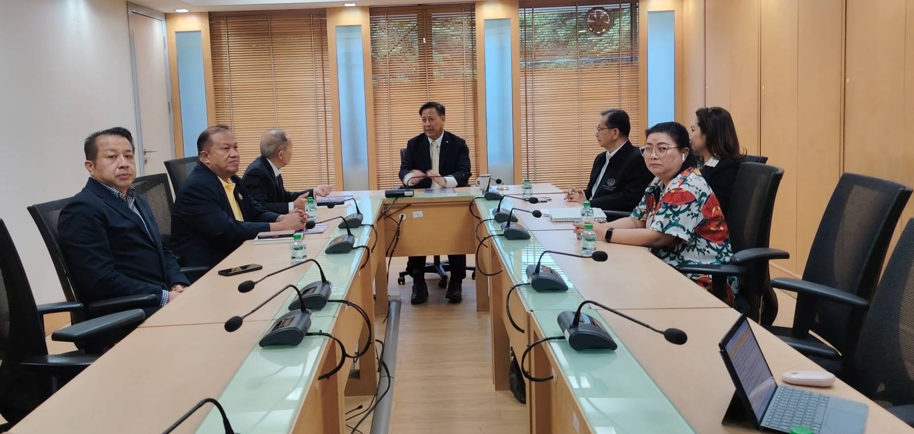 เข้าเยี่ยมคารวะและปรึกษาพร้อมรับข้อเสนอแนะกับผู้ช่วยรัฐมนตรีประจำกระทรวงการคลัง